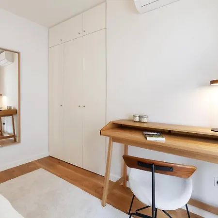 Stunning 2 Bed Apt W/terrace & Sleeps 5 Nr Rato 아파트 리스본