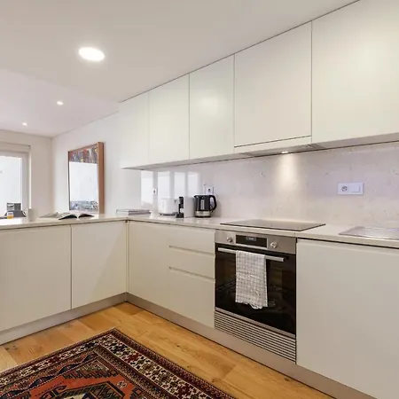 Stunning 2 Bed Apt W/terrace & Sleeps 5 Nr Rato